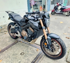 Honda CB660R 2020 có đồ chơi
