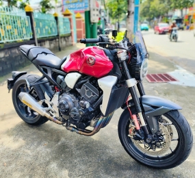 Honda CB1000R 2019 nhiều đồ chơi