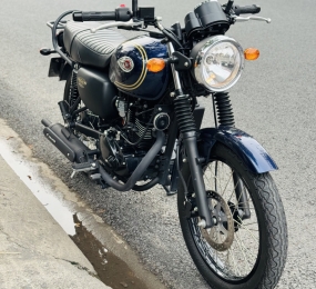 Kawasaki w175 2022 odo 3000km