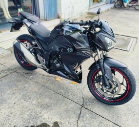 Kawasaki Z300 2016 odo 9k mile