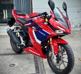 Honda CBR150R 2021 odo 750km