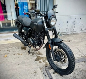 BRIXTON 150 giá rẻ